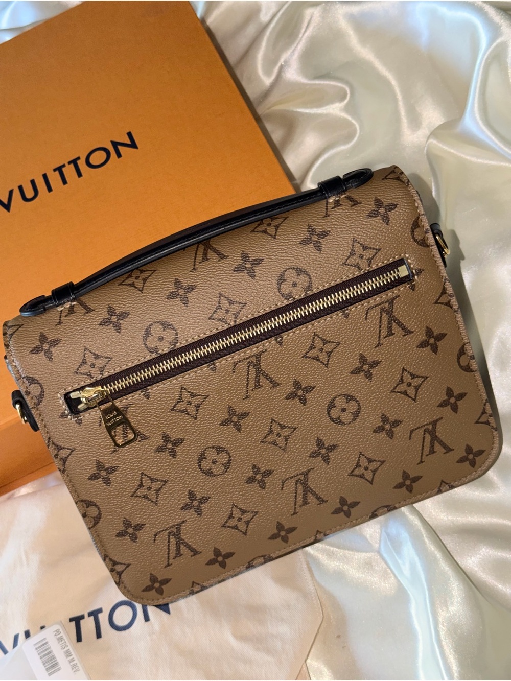 Authentic LV Pochette Métis Monogram Reverse - Picture 11 of 14